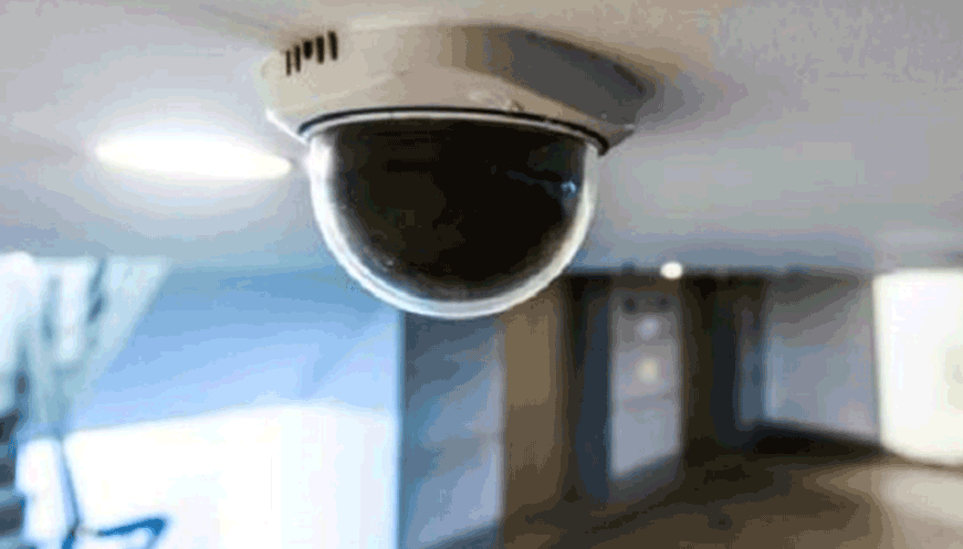 CCTV merupakan hal yang penting dan sering digunakan di perkantoran, supermarket atau swalayan, perbankan, bahkan di rum 